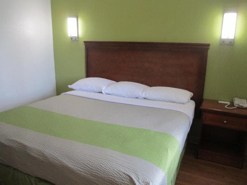 Motel 9 Meridian 3