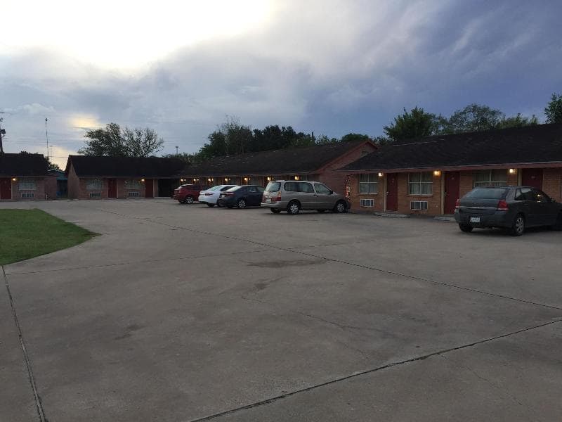 Lakeside Inn & Suites by OYO Mathis I 37 3