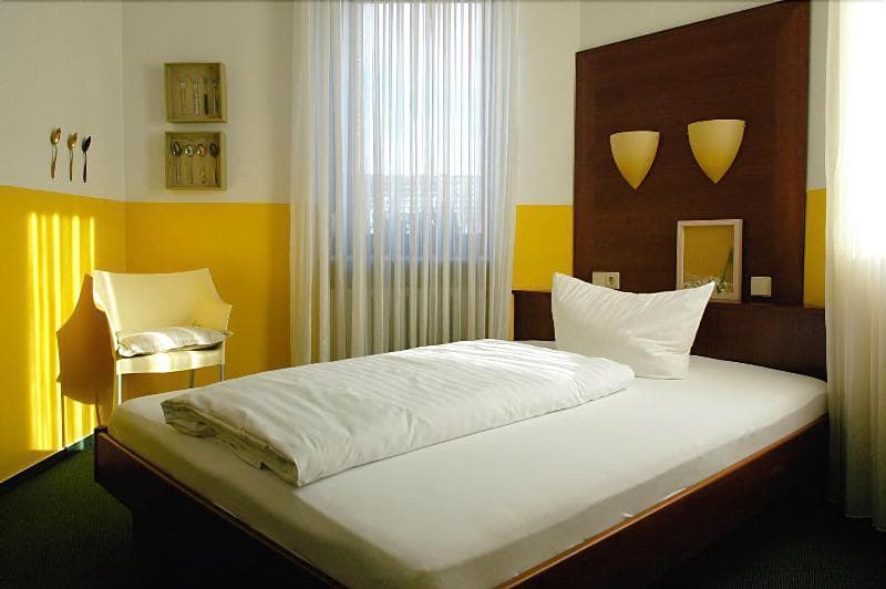 Romantikhotel Der Rebstock 4