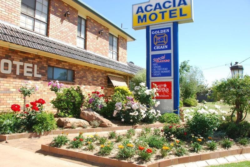 Acacia Motel 4