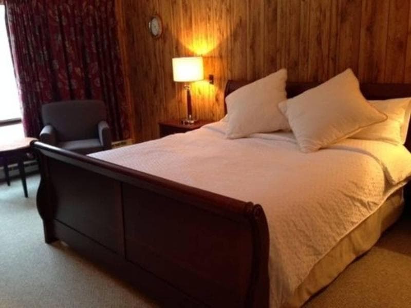 Evergreen Valley Inn 5