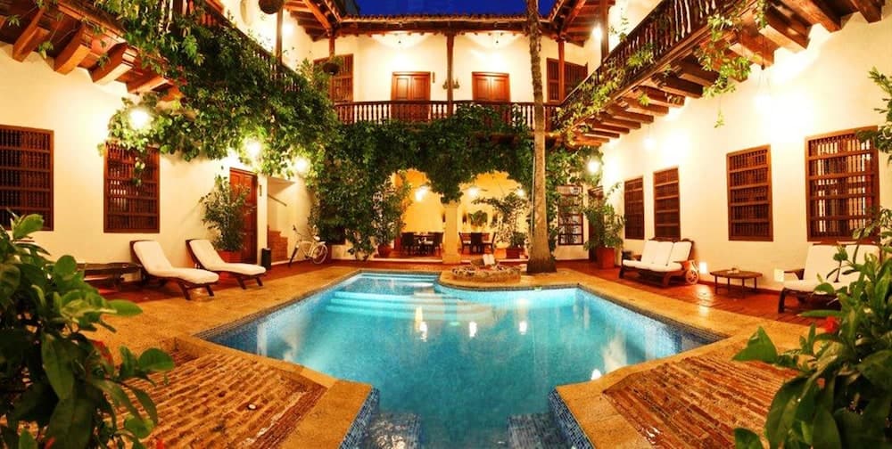Casa del Arzobispado main