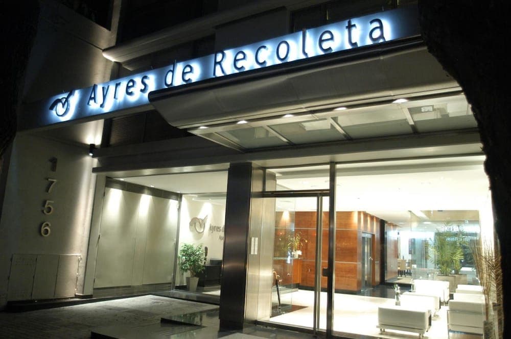 Ayres De Recoleta main