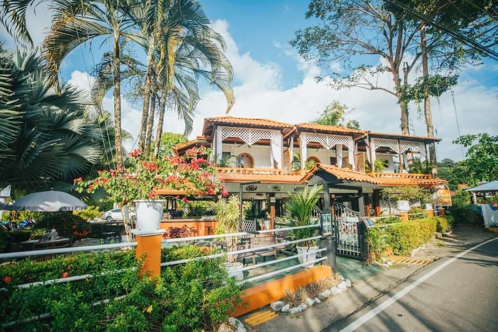 Villa Bosque main