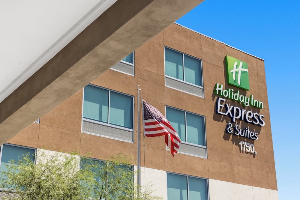 Holiday Inn Express And Suites Phoenix West Tolles main