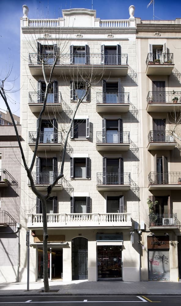 Eric Vökel Sagrada Familia Suites main