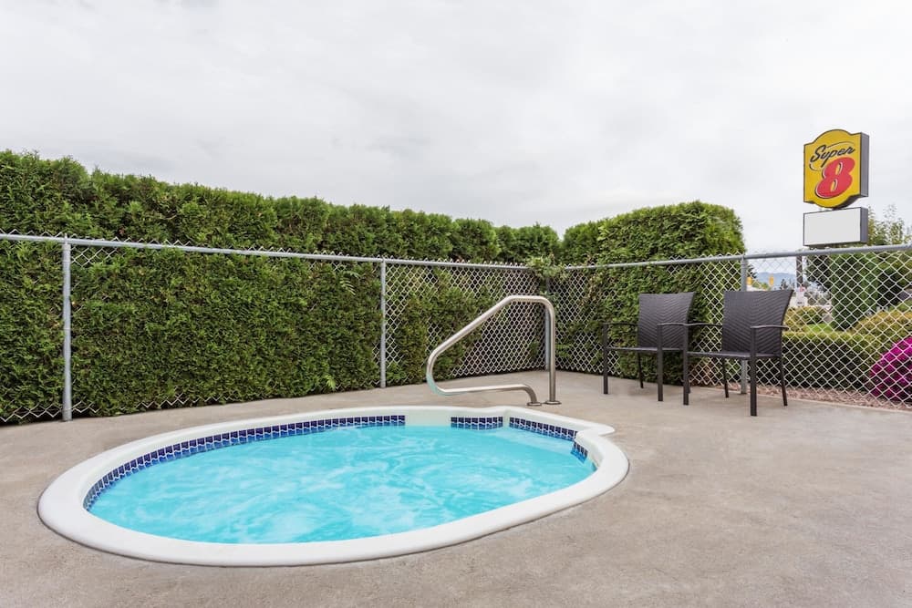 Super 8 By Wyndham Lake Country/Winfield Area main