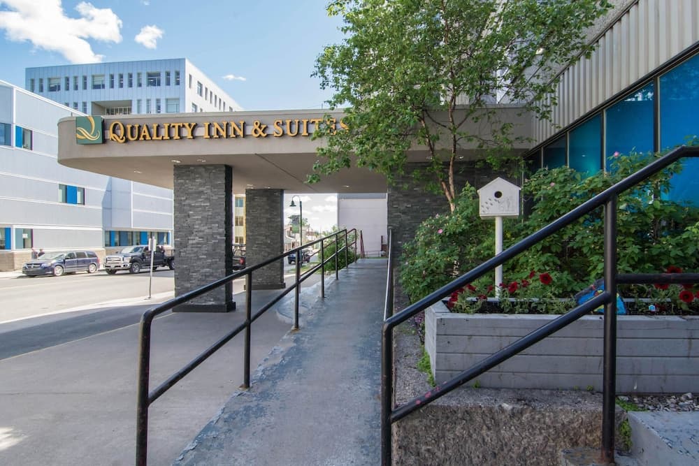 Quality Inn & Suites Yellowknife main