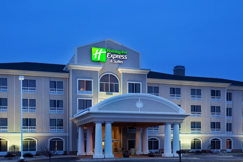 Holiday Inn Express And Suites Rockford Loves Park main
