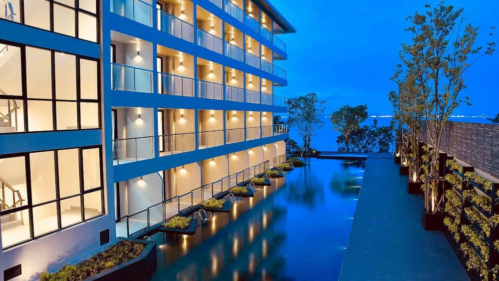 Golden Tulip Pattaya Beach Resort main