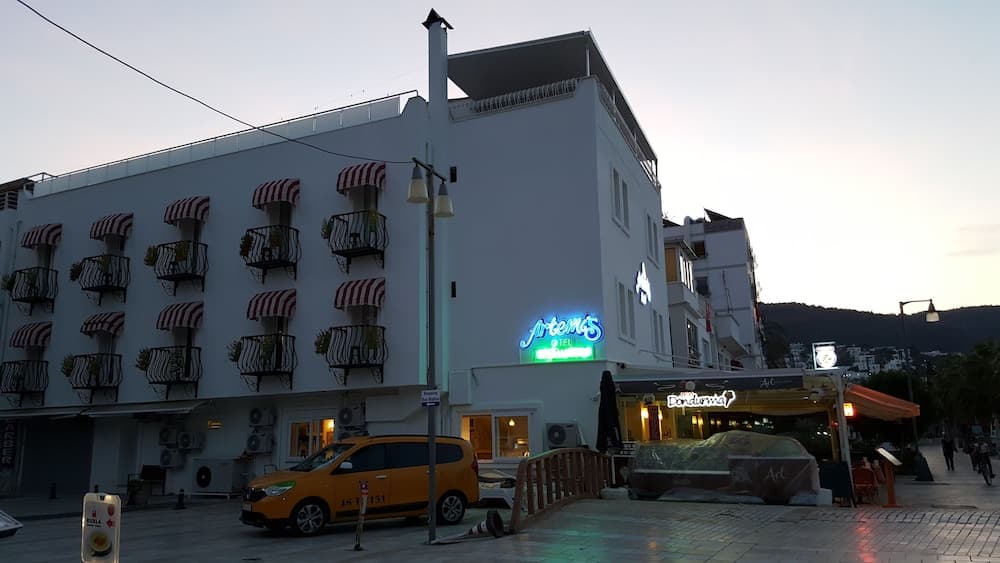 Artemis Hotel main