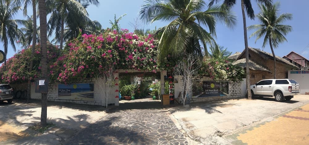 Full Moon Beach Resort main