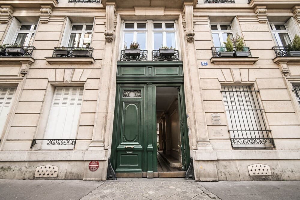 Les Cles Du 27 Paris main
