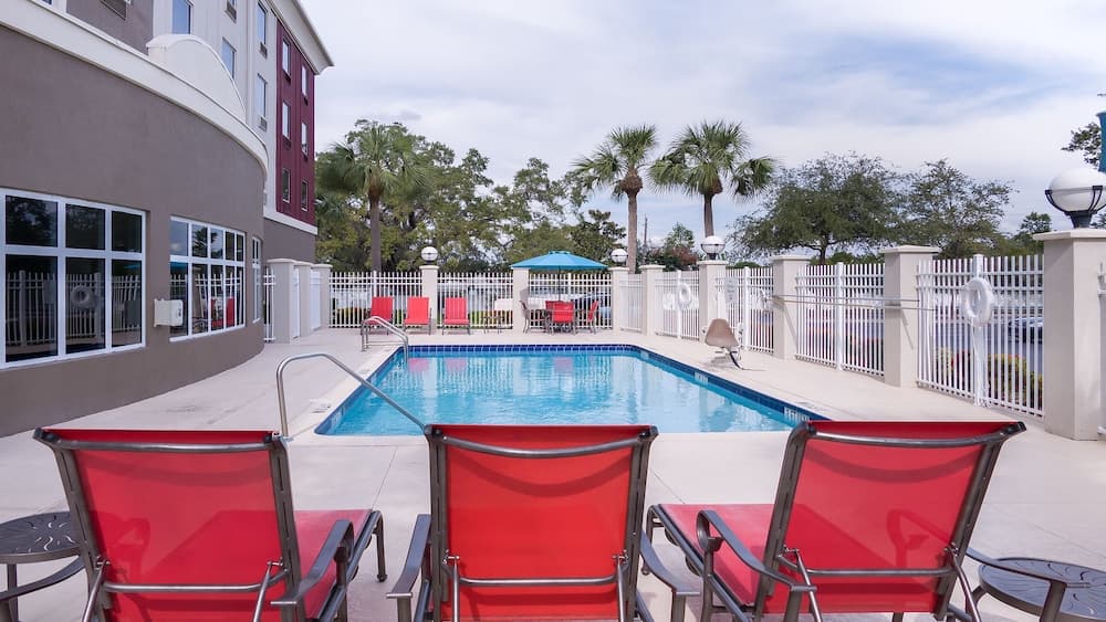 Holiday Inn Express & Suites St. Petersburg North (I-275) main
