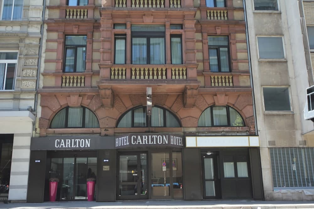 Carlton main
