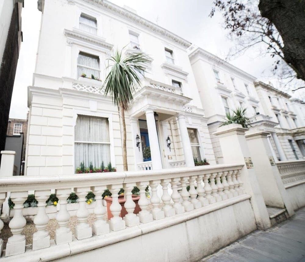 The Abbey Court main