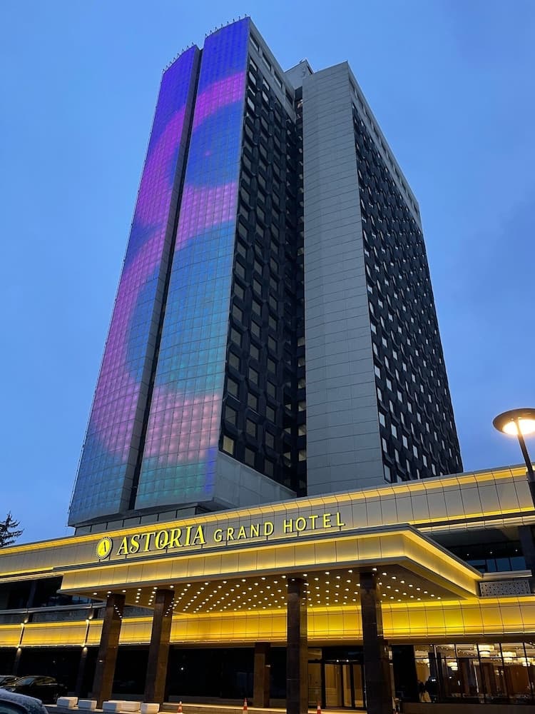 Astoria Grand Hotel main