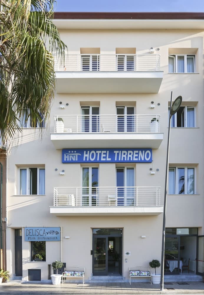 Hotel Nuovo Tirreno main