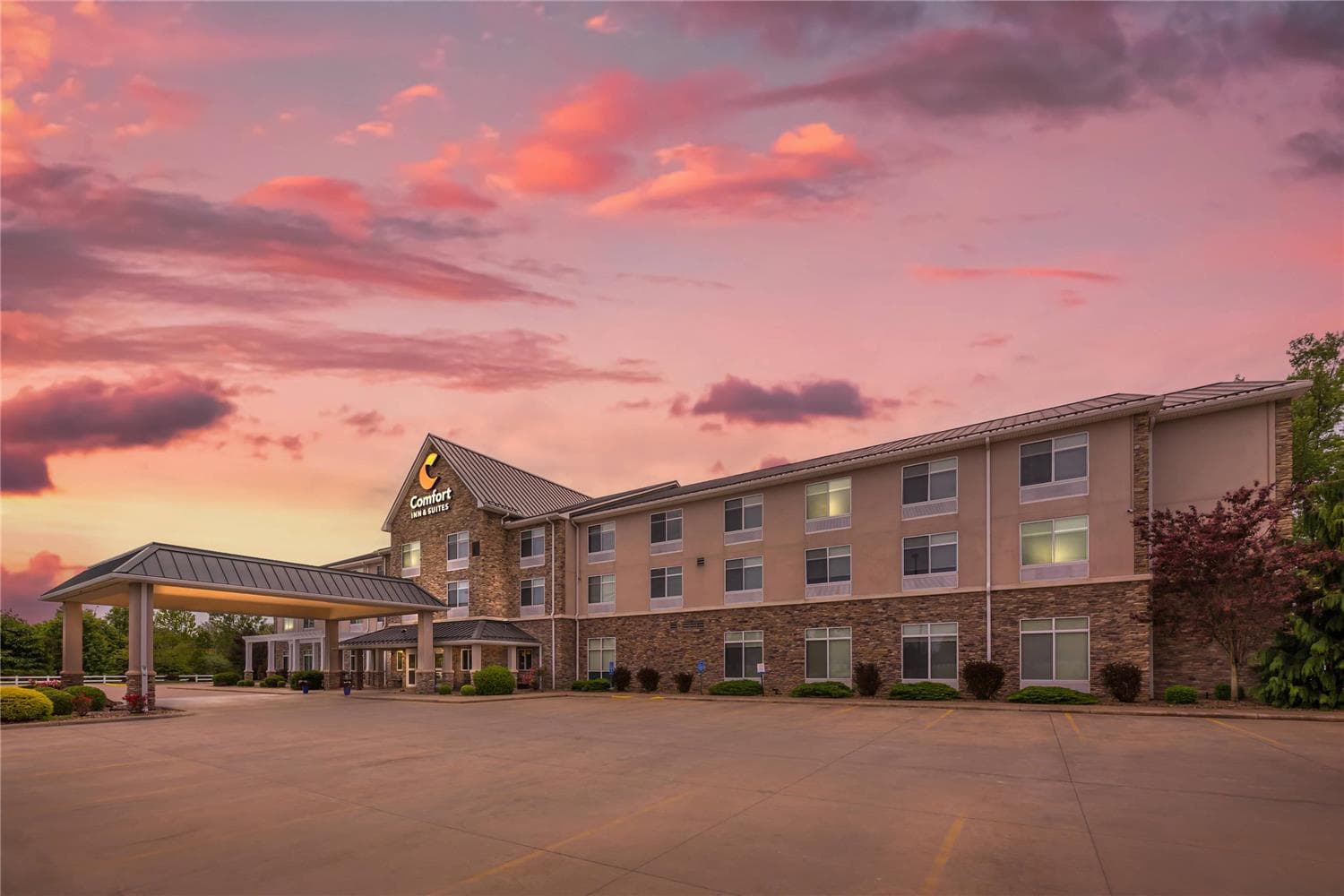 Comfort Inn And Suites main