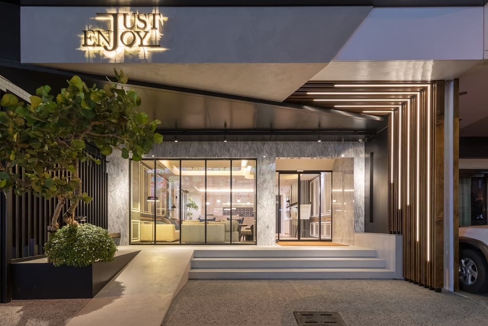 Just Enjoy Business Hotel main