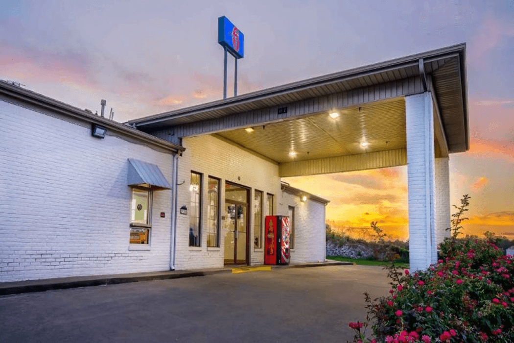 Motel 6 Grand Rivers, Ky main